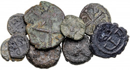 Lote de 10 pequeños bronces, la mayoría bizantinos. A examinar. BC/MBC.