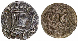 Vic. Lote de 2 monedas: un senyal de Ferran II y un diner de Carlos I. A examinar. Muy raras. BC+/MBC-.