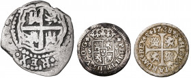 Lote de 3 monedas: 1/2 real de Sevilla de 1726 y 1738, y 1 real de Felipe IV de Potosí. A examinar. BC/BC+.