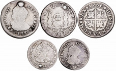 Carlos III. Madrid, México y Potosí. 1/2 (dos) y 1 (tres) real. Lote de 5 monedas, tres con perforación. BC-/BC+.