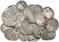 1/2 (veintidós), 1 (cinco) y 2 reales (cuatro). Lote de 31 monedas, desde Felipe V a Fernando VII, 21 con perforación. A examinar. MC/MBC-.