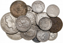 Lote de 18 monedas, casi todas españolas y de plata, una con dos perforaciones. BC-/MBC-.