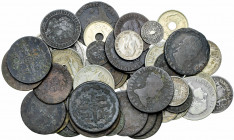 Lote de 53 monedas españolas, 17 en plata. A examinar. MC/MBC.