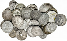 1723 a 1928. Lote de 55 monedas españolas en plata de diferentes valores y fechas. Se incluyen además dos monedas de 25 céntimos. Total 57 monedas. Im...