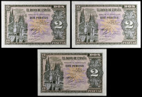 1938. Burgos. 2 pesetas. (Ed. D30a) (Ed. 429a). 30 de abril. 3 billetes, serie E. Esquinas rozadas. S/C-.