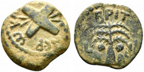 Judaea, Procurators. Antonius Felix (52-59 CE). Æ Prutah (16mm, 2.82g). Jerusalem, year 14 of Claudius (54/5). Two crossed shield and two spears. R/ P...