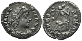 Valens (364-378). AR Siliqua (17mm, 2.30g, 6h). Treveri, 367-375. Pearl-diademed, draped and cuirassed bust r. R/ Roma seated l., holding Victory on g...