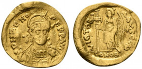 Zeno (Second reign, 476-491). AV Solidus (18mm, 4.03g, 6h). Constantinople, 477-491. Pearl-diademed, helmeted and cuirassed bust facing slightly r., h...