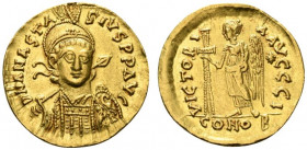 Anastasius I (491-518). AV Solidus (19mm, 4.43g, 6h). Constantinople, 492-507. Helmeted and cuirassed bust facing slightly r., holding spear over shou...