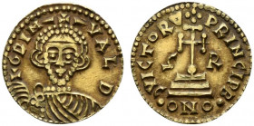 Lombards, Beneventum. Grimoald III (788-806). AV Solidus (21mm, 3.83g, 6h). Crowned, draped and cuirassed bust facing, holding globus cruciger. R/ Cro...