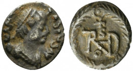 Ostrogoths, Theoderic (493-526). AR Quarter Siliqua (10mm, 0.70g, 6h). In the name of Anastasius I. Ravenna, 493-518. Pearl-diademed and mantled bust ...