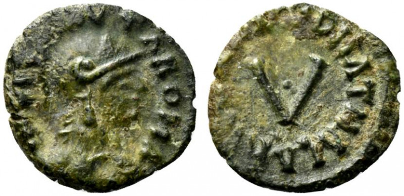 Ostrogoths, Athalaric (526-534). Æ 5 Nummi (14mm, 1.13g, 6h). Rome. Helmeted bus...