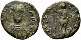 Ostrogoths, Baduila (541-552). Æ 10 Nummi (18.5mm, 6.55g, 6h). Rome, c. 549/50-552. Helmeted and mantled bust facing. R/ Baduila standing facing, head...