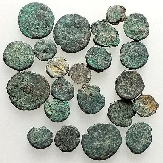 Lot of 22 Late Roman Imperial Æ coins, to be catalog. Lot sold as is, no return