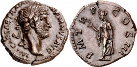 (121-123 d.C.). Adriano. Denario. (Spink 3526 var) (S. 1153a) (RIC. 601). Pátina oscura. Buen ejemplar. 3,31 g. EBC-.