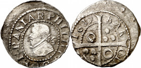 1637. Felipe IV. Barcelona. 1 croat. (AC. 662) (Cru.C.G. 4414e). Parte de la leyenda de anverso acuñada sobre otra. Acuñación descentrada. Escasa así....
