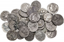 Lote formado por 11 victoriatos, 1 quinario y 26 denarios (algunos forrados). Total 38 monedas. A examinar. RC/MBC.