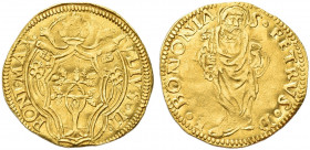 BOLOGNA. Giulio II (Giuliano della Rovere), 1503-1513.
Ducato papale. Au gr. 3,43
Dr. IVLIVS II - PONT MAX. Stemma decagono sormontato da triregno e...