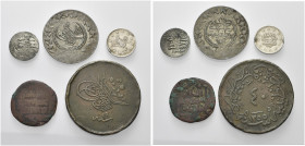 TURCHIA. Da Selim III, 1789-1807 ad Abdul Hamid II 1876-1909.
Lotto di 5 monete di area ottomana così composto: Mahmud II Piastra 1223 (Ag); Abdul Me...