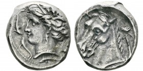 Afrique du Nord, Carthage, vers 320-300 avant J.-C.
Tétradrachme «Siculo-Punic», AG 16.75g.
Avers : Tête de Perséphone 