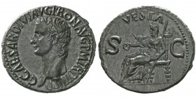 Caligula 37-41 après J.-C.
As, Rome, 40-41 après J.C., AE 10.4g. 
Avers : C CAESAR DIVI AVG PRON AVG P M TR P IIII P P tête nue 