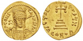 Constantin IV 668-685
Solidus, Constantinople, 668-685, AU 4.4g.
Avers : P CONSTANYS PP A
Buste casqué à plume et aigrette de 3⁄4 de face portant...