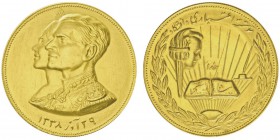 Muhammad Reza Pahlavi Shah SH 1320-1358 (1941-1979)
Médaille en or, AU 35.42g. 36.8mm.
Conservation : Superbe