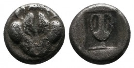 Lesbos, Unattributed early mint. (c.500-450 BC.) BI 1/12 Stater (9mm-1,12g). Confronted boars’ heads; M above. / Amphora within incuse square. SNG Cop...