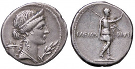 ROMANE IMPERIALI - Augusto (27 a.C.-14 d.C.) - Denario - Busto di Venere a d. /R Augusto a d. in abiti militari alza un braccio e tiene una lancia C. ...