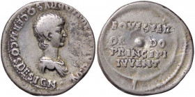 ROMANE IMPERIALI - Nerone (54-68) - Denario - Busto giovanile drappeggiato a d. /R Scudo iscritto C. 97 (20 Fr.); RIC 95 (AG g. 3,5)
BB