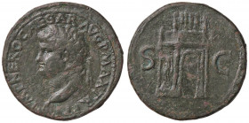 ROMANE IMPERIALI - Nerone (54-68) - Sesterzio - Testa laureata a s. /R Arco di trionfo sormontato da Nerone in quadriga di fronte; nella colonna a s.,...