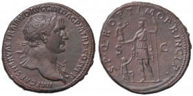 ROMANE IMPERIALI - Traiano (98-117) - Sesterzio - Busto laureato a d. /R Roma stante a s. con una Vittoria e asta; ai suoi piedi, un prigioniero suppl...