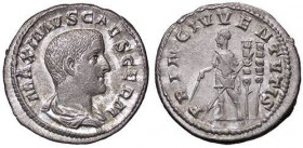 ROMANE IMPERIALI - Massimo Cesare (235-238) - Denario - Busto drappeggiato a d. /R L'Imperatore stante a s. con bacchetta e lancia; dietro, due insegn...