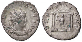 ROMANE IMPERIALI - Valeriano II (253-255) - Antoniniano - Busto radiato, corazzato e drappeggiato a d. /R Vulcano con martello e teneglie entro tempio...