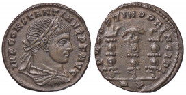 ROMANE IMPERIALI - Costantino I (306-337) - Follis - Busto laureato, drappeggiato e corazzato a d. /R Aquila legionaria tra due insegne militari C. 55...
