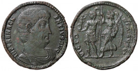 ROMANE IMPERIALI - Magnenzio (350-353) - Medaglione - Busto drappeggiato a d. /R Magnenzio stante a s. in abiti militari con globo sormontato da una V...