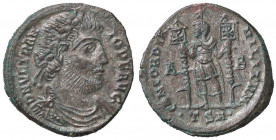 ROMANE IMPERIALI - Vetranio (350) - Maiorina (Tessalonica) - Busto diademato e drappeggiato a d. /R Vetranio in abiti militari stante a s. con due ste...
