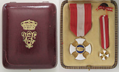 MEDAGLIE - SAVOIA - Vittorio Emanuele III (1900-1943) - Croce Ordine della corona d'Italia Cartone 46 MD Ø 35Da cavaliere In confezione
Ottimo

Da ...