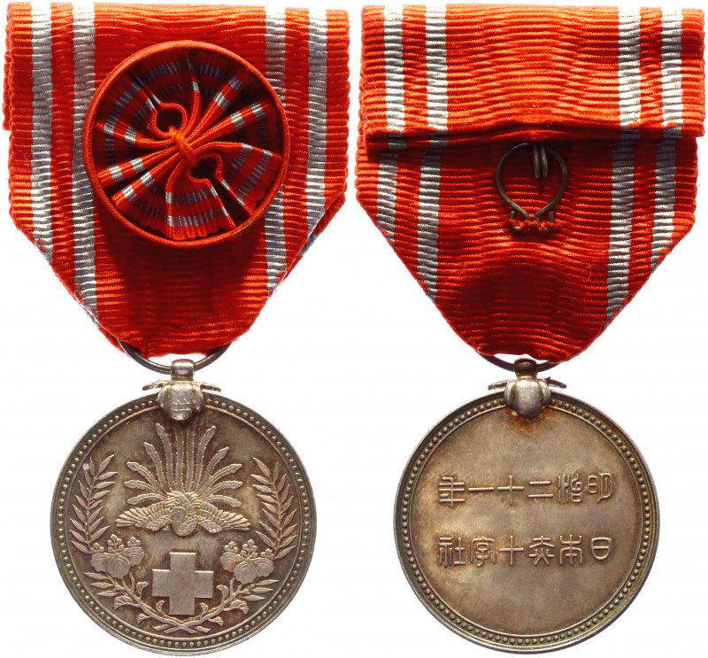 Japan Men's Red Cross Membership Medal 1940
Barac# 7; Silver; original ribbon w...
