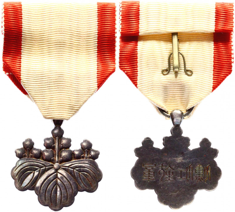 Japan Order of the Rising Sun VIII Class Badge 1875
Barac# 41; Silver. Conditio...
