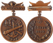 Cuba Armed forces Merit Medal 1933
Circular bronze medal with loop for suspension; the face with a trophy of arms consisting of a crossed cannon and ...