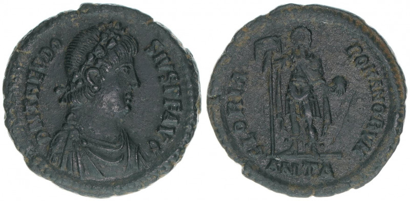 Theodosius I. 379-395
Römisches Reich - Kaiserzeit. Bronzemünze. GLORIA ROMANORV...