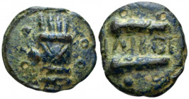 Umbria, Tuder Triens circa 220-200, Æ 30.60 mm., 25.50 g.
Right hand wearing caestus; on either side, pellet. Rev. Two clubs; between them TVTERE. Ha...