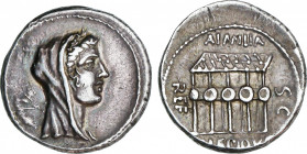Roman Republic
Aemilia
Denario. 61 a.C. AEMILIA. M. Aemilius Lepidus. Anv.: Cabeza velada y laureada de la vestal Aemilia a derecha. Rev.: Fachada l...