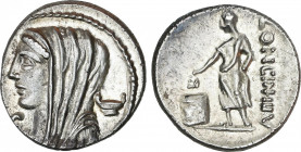 Roman Republic
Cassia
Denario. 55 a.C. CASSIA. L. Cassius Longinus. Anv.: Busto velado de Vesta a izquierda entre letra C y copa. Rev.: Ciudadano ro...