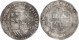 Philip II (1556-1598)
8 Reales. S/F. LIMA. Anv.: Estrella / 8 abierto - Escudo - P / D roel encima. 26,08 grs. Acuñada entre 1577-1588. Escasa. EBC-....