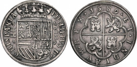 Philip II (1556-1598)
8 Reales. 1589. SEGOVIA. Anv.: Acueducto vertical de 3 arcos y 2 pisos. Ceca y valor (VIII) entre cenefas. El escudo corta la l...