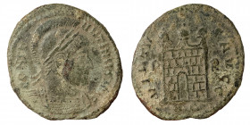 Constantine I. 307/10-337. Nummus (Bronze, 3.30 g, 20 mm), Rome, struck 318-319. CONSTANTINVS AVG, Bust of Constantine I, laureate, helmeted, cuirasse...