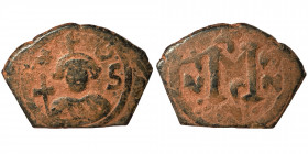 Time of the Rashidun. Pseudo-Byzantine types. Circa AH 37-55 / AD 658-675. Fals (Bronze, 5.28 g, 25.50 mm), imitating a follis of Constans II, uncerta...