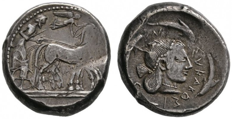 Sizilien. Syrakus. Tetradrachme ca. 485-479 v. Chr. Wagenlenker mit Kentron in Q...